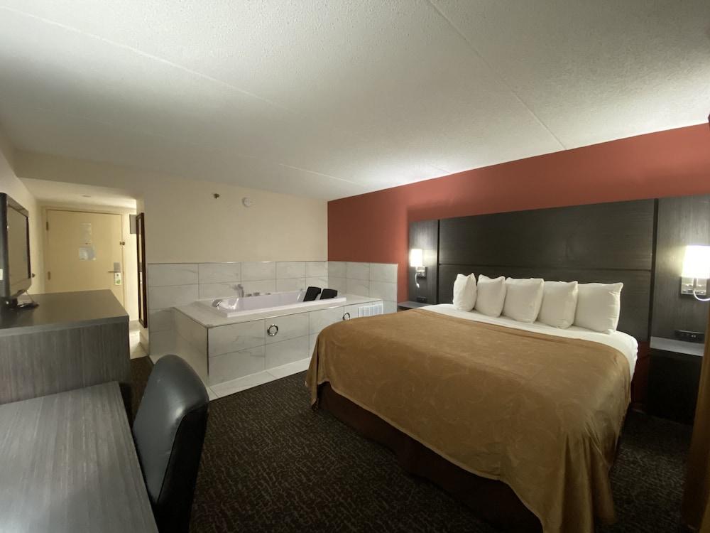 Hotel Chicago Club & 3*